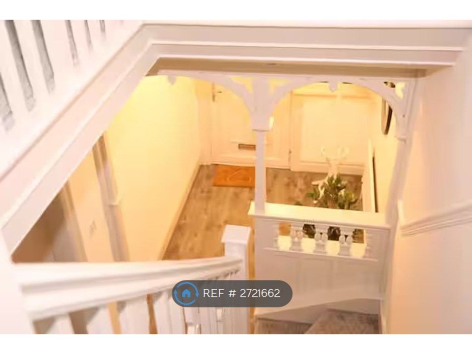 Property photo 3 of 18 Stairwell/Corridor