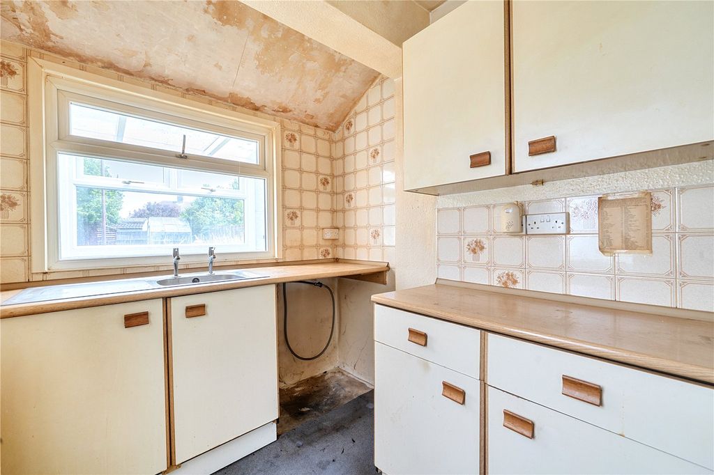 Property photo 2 of 20 Kitchen