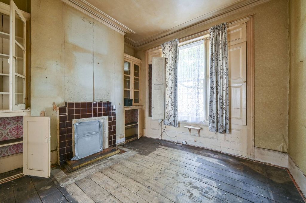 Property photo 1 of 9
