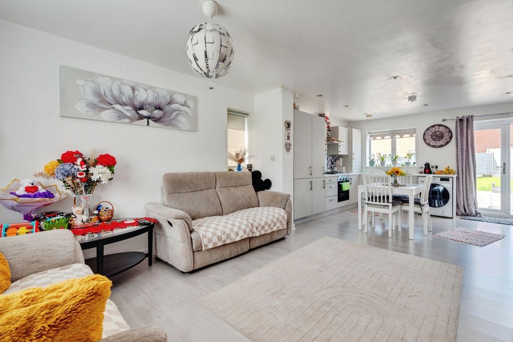 Property photo 3 of 21 Pbox-Img.Jpg