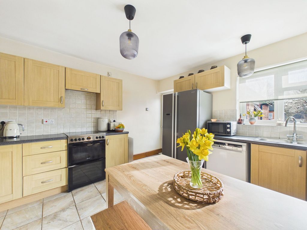 Property photo 2 of 16 Dining Kitchen