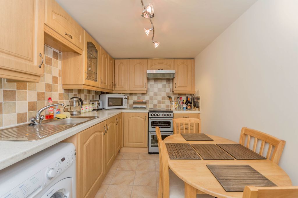 Property photo 2 of 6 Kitchen