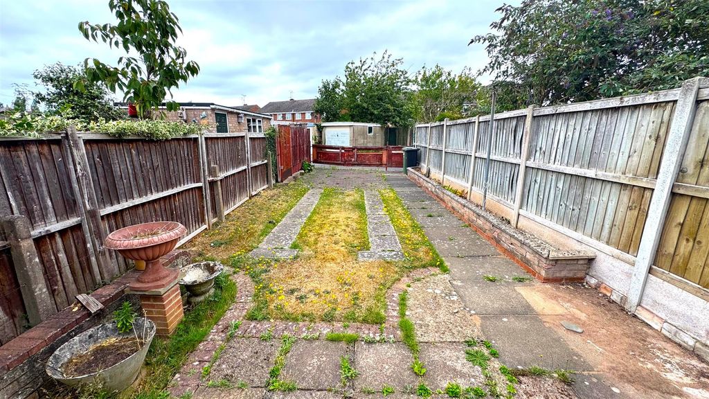 Property photo 3 of 13 Garden.Jpg