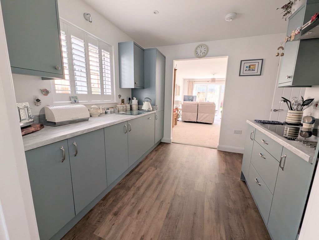 Property photo 3 of 19 Kitchen