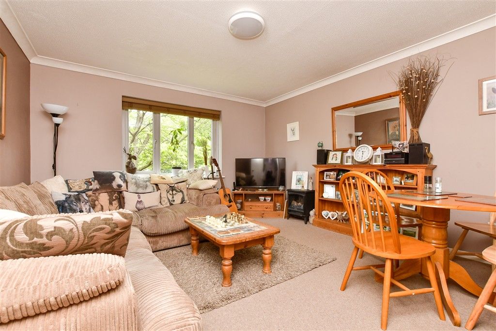 Property photo 2 of 11 Lounge