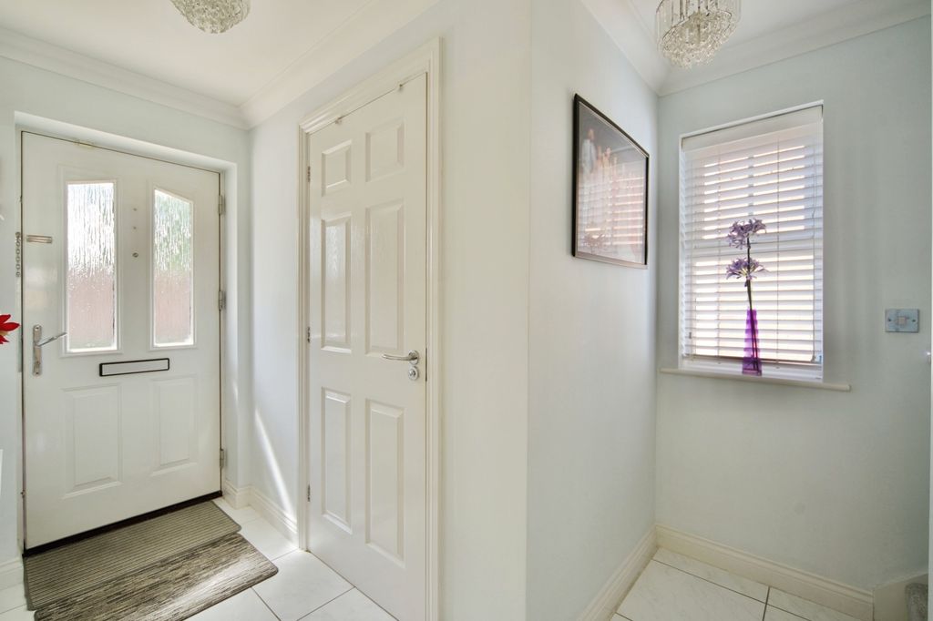 Property photo 2 of 28 Pbox-Img.Jpg