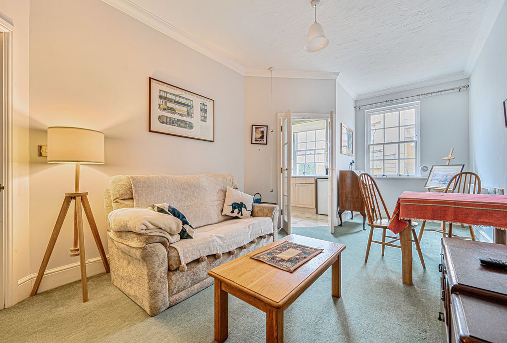 Property photo 2 of 15 Sitting Room