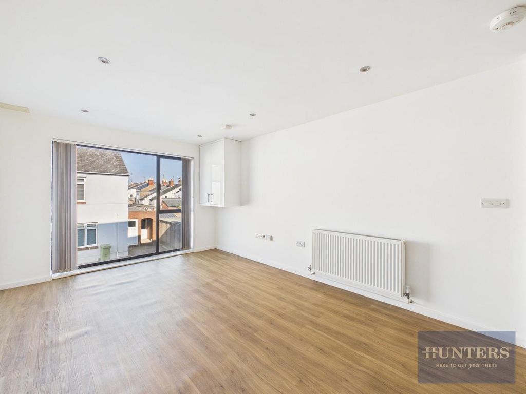 Property photo 3 of 6 Kitchen / Living Area