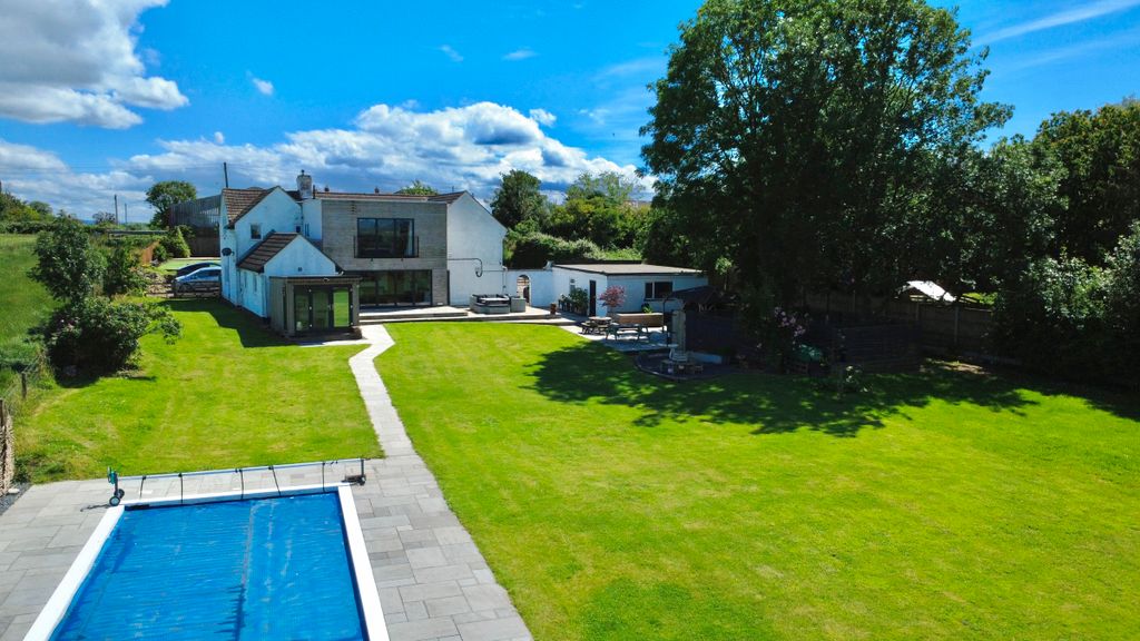 Property photo 2 of 38