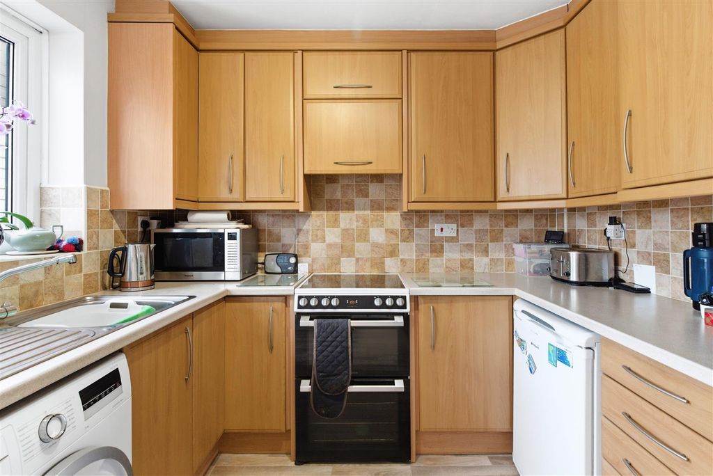 Property photo 3 of 23