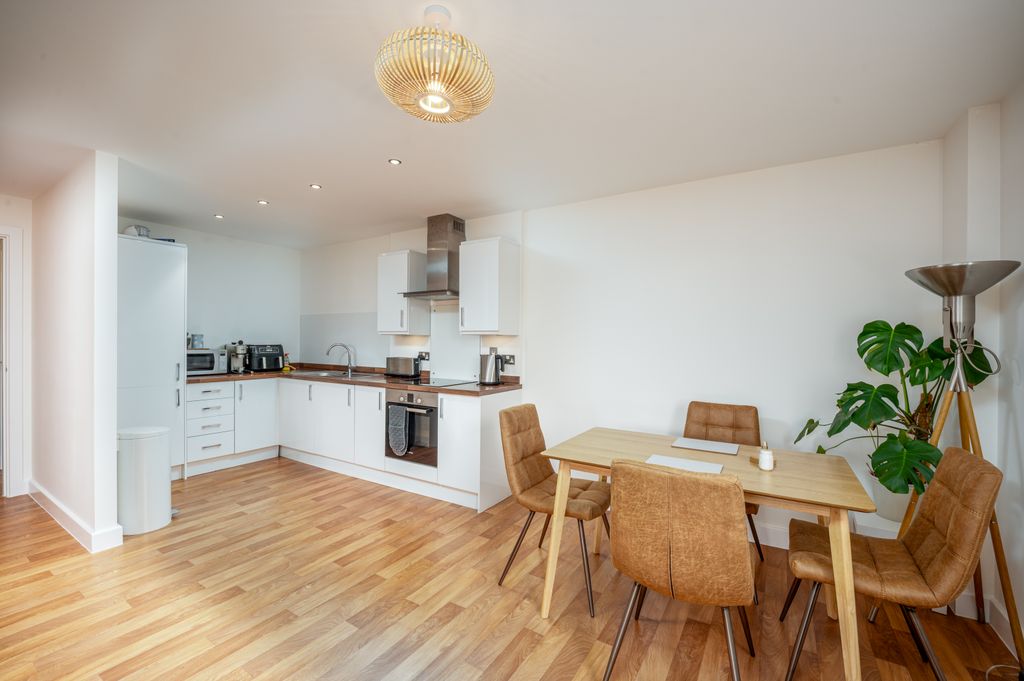 Property photo 3 of 20 15