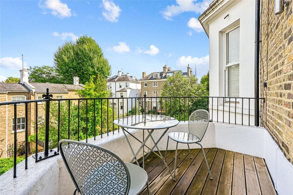 Property photo 3 of 20 Balcony