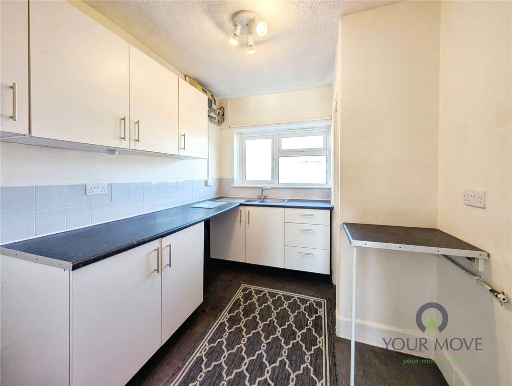 Property photo 3 of 6 Kitchen