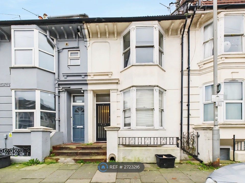 Property photo 2 of 12