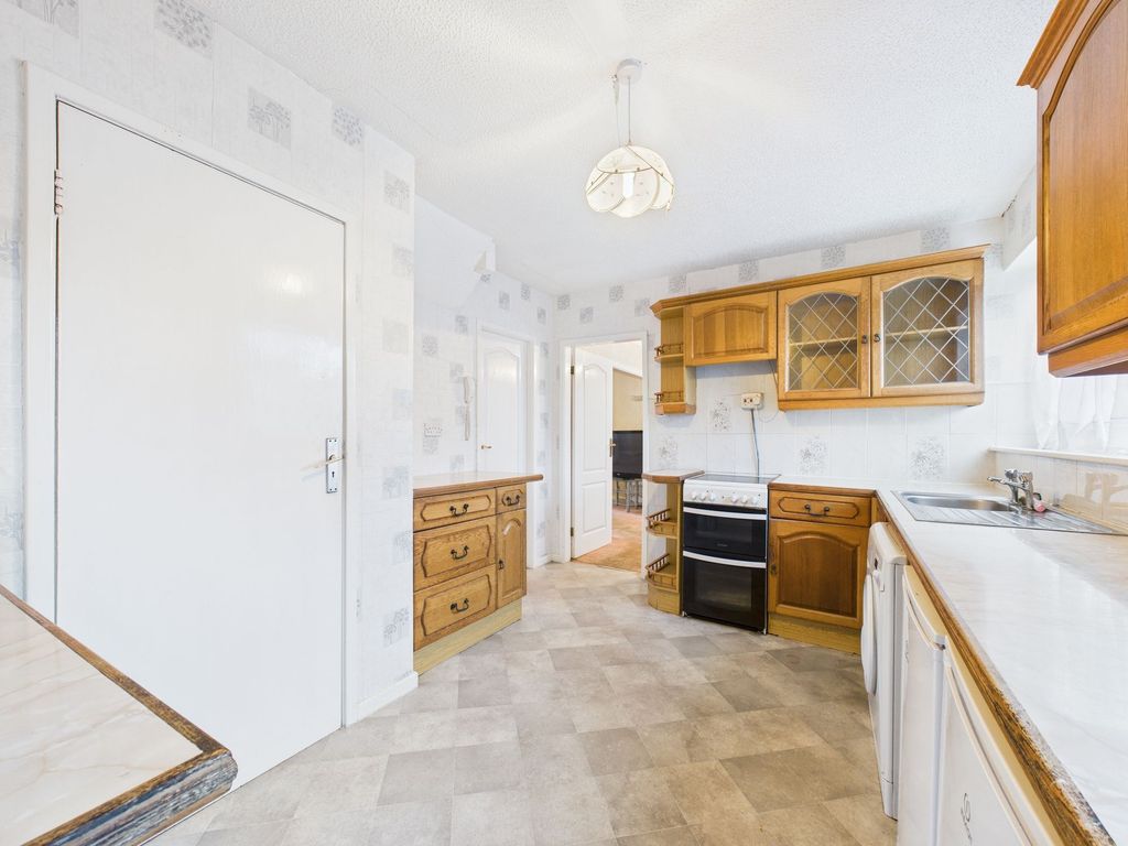 Property photo 3 of 13 Kitchen