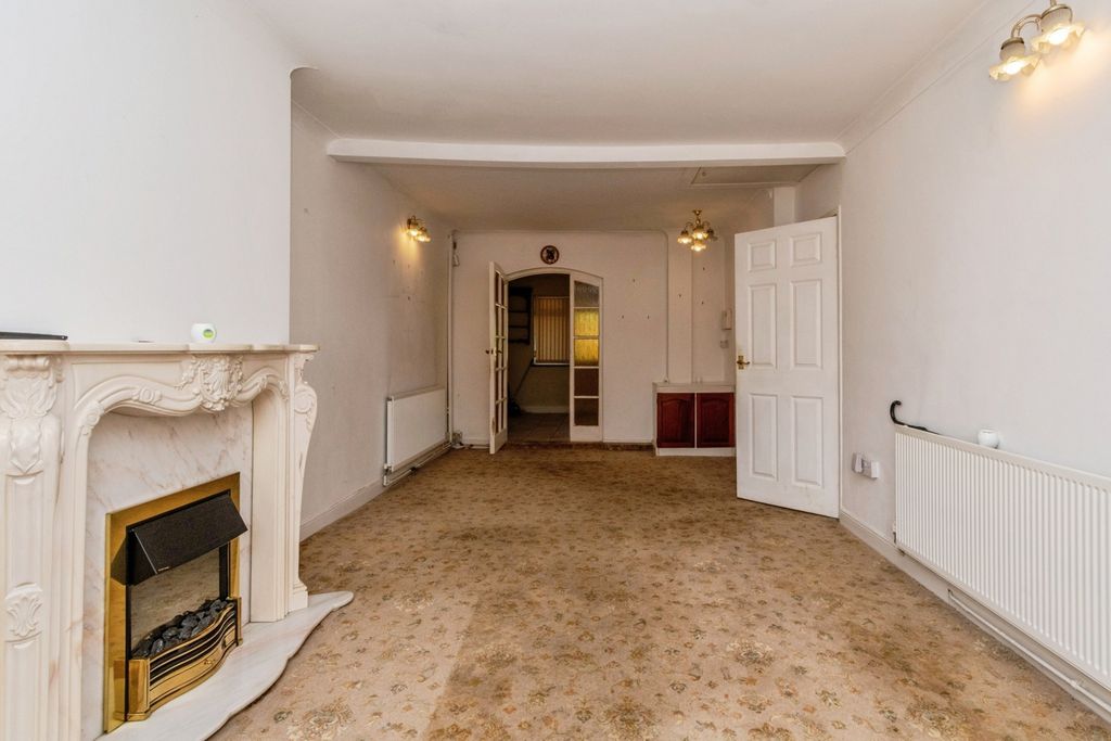 Property photo 3 of 19 Pbox-Img.Jpg