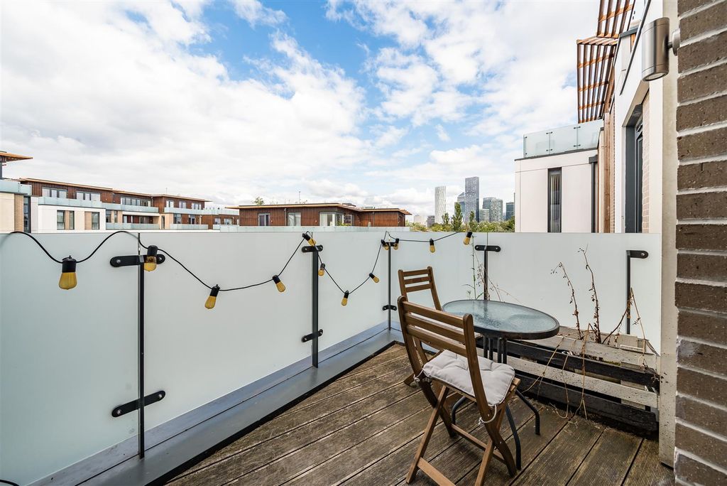 Property photo 3 of 15 Quebec Way