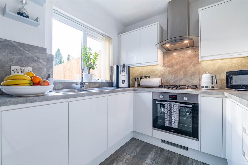 Property photo 3 of 22 Kitchen/Dining Room