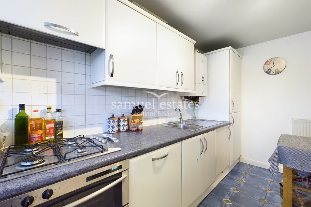 Property photo 3 of 6 Kitchen 2