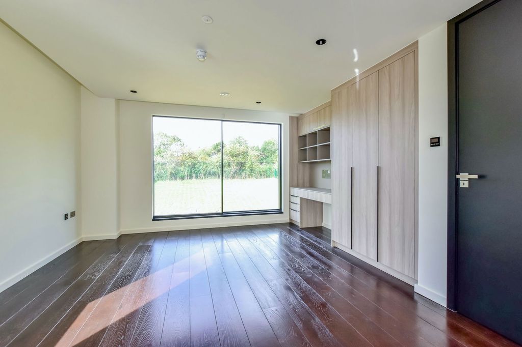 Additional image 11 of 7 bed detached house to rentCrouch Lane, Goffs Oak, Waltham Cross EN7