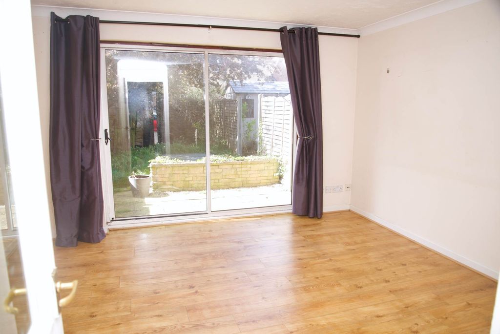 Property photo 2 of 11