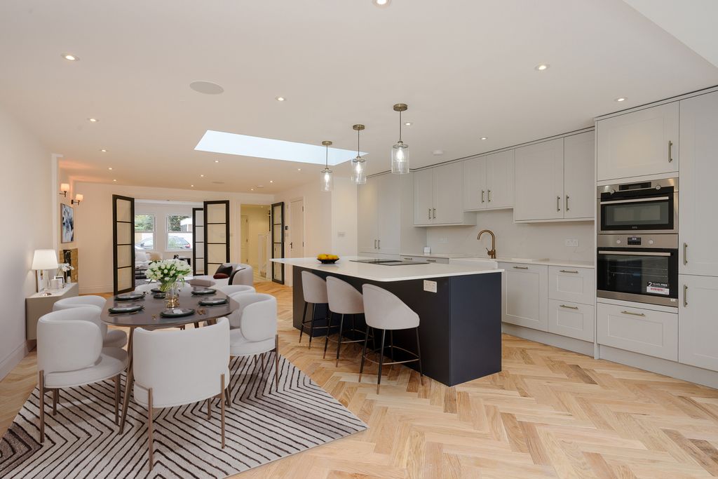 Property photo 2 of 14 Kitchen