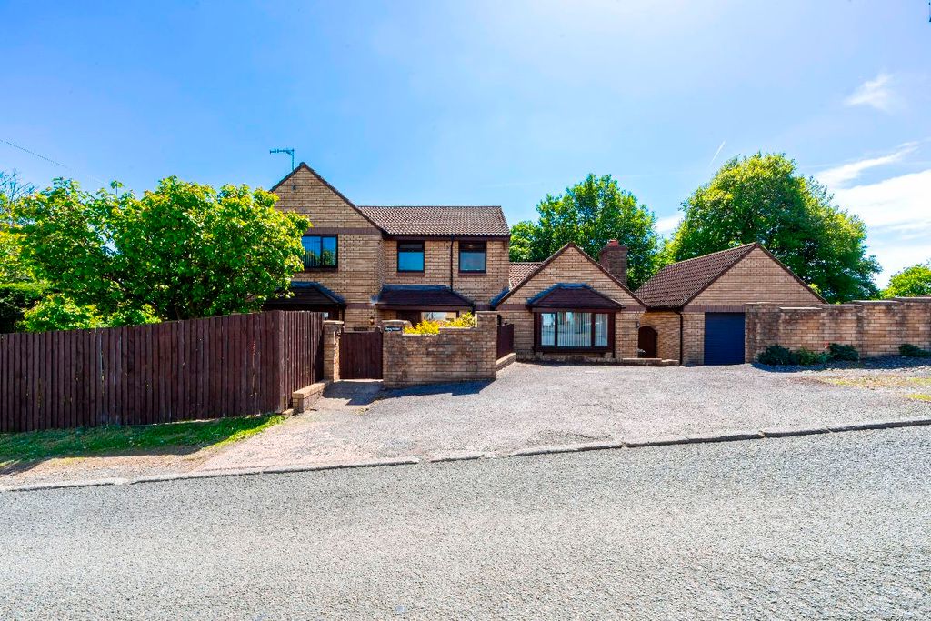 Property photo 2 of 64