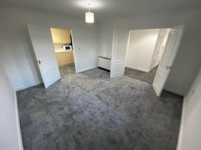 Property photo 3 of 18 Lounge