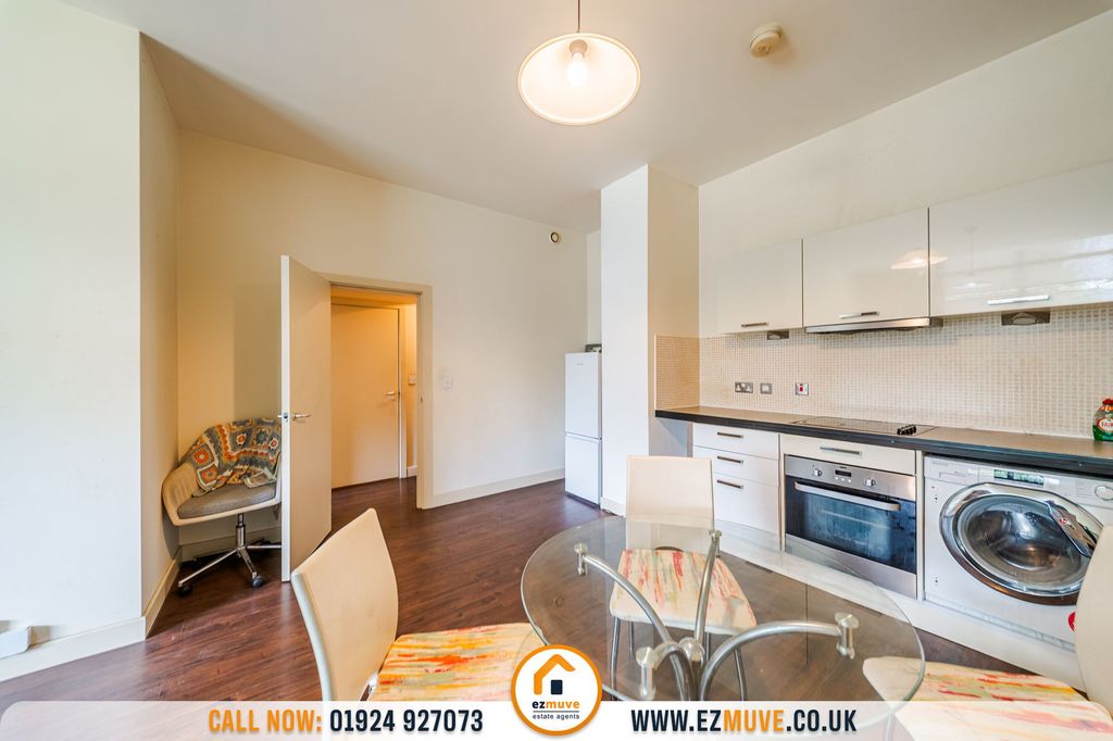 1 bed flat for saleBlakeridge Lane, Batley WF17 photo 5