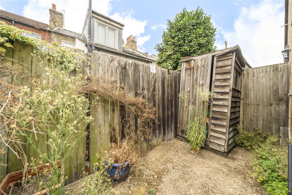 Property photo 3 of 8 Private Garden