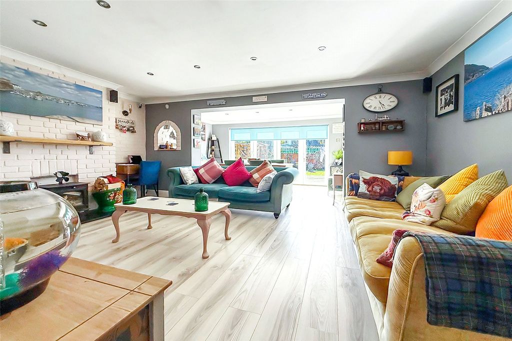 Property photo 2 of 21 Picture No. 24