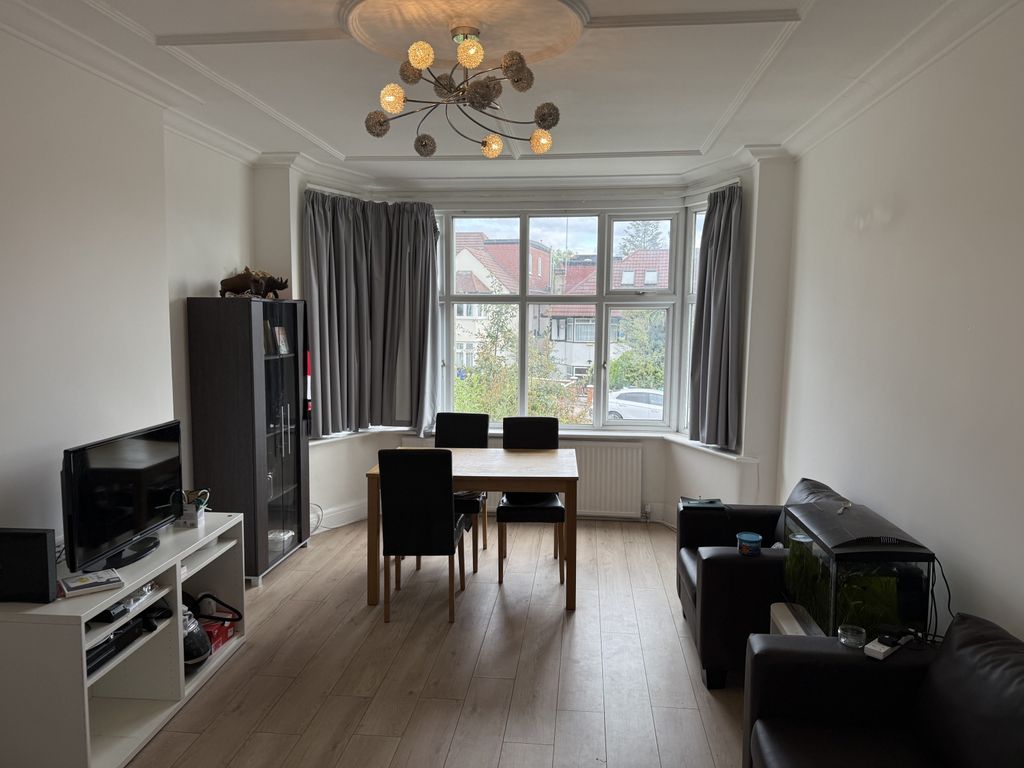 Property photo 1 of 11 2 Bed Flat To Rent The Vale, Childs Hill, London Nw11