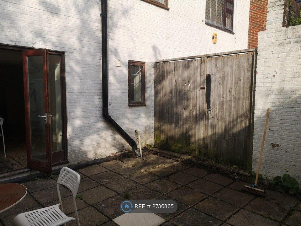 Property photo 1 of 2