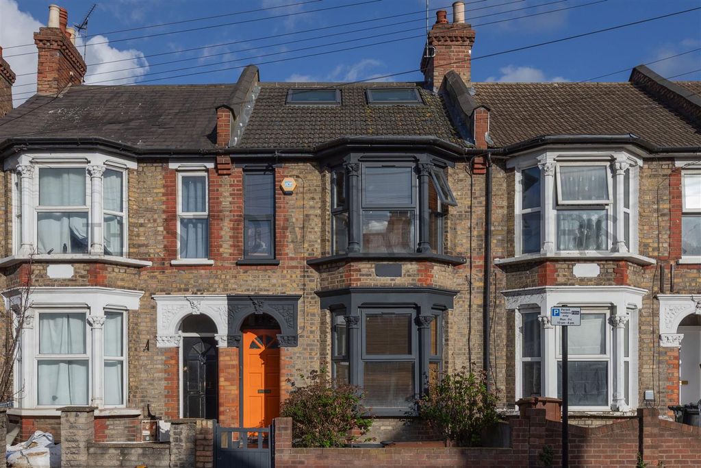 Property photo 1 of 32