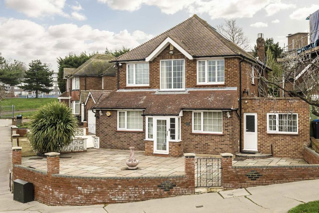 Property photo 1 of 8