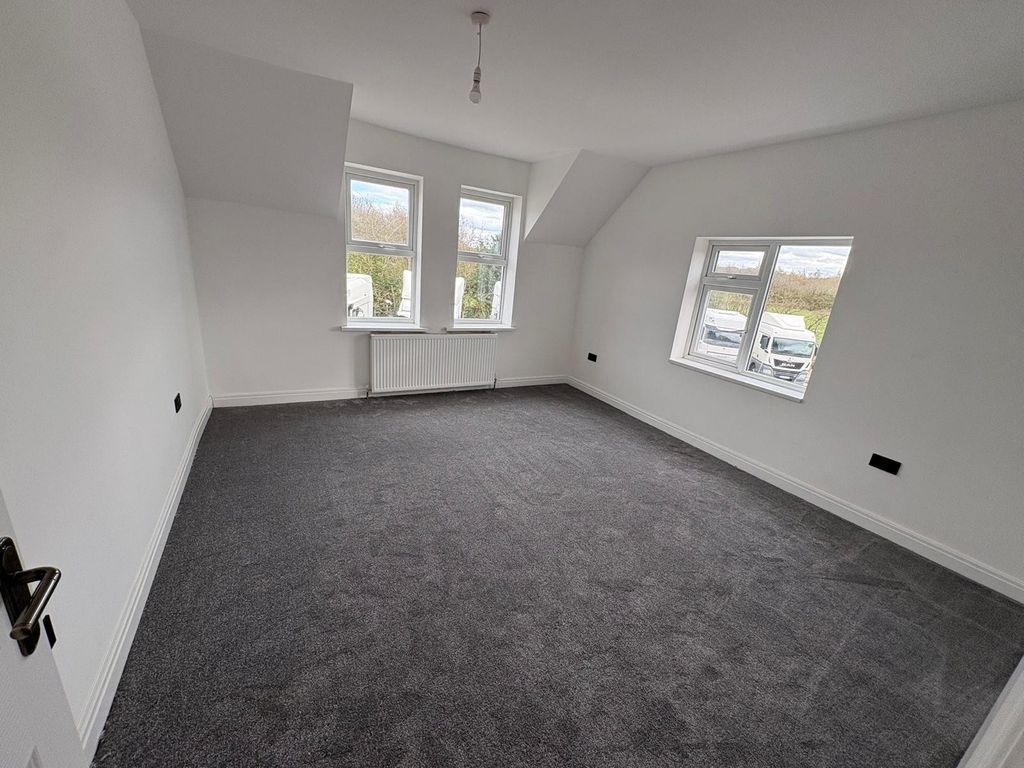 Property photo 1 of 4