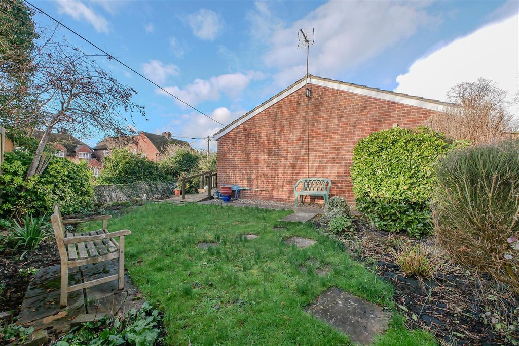 Property photo 2 of 12 Garden