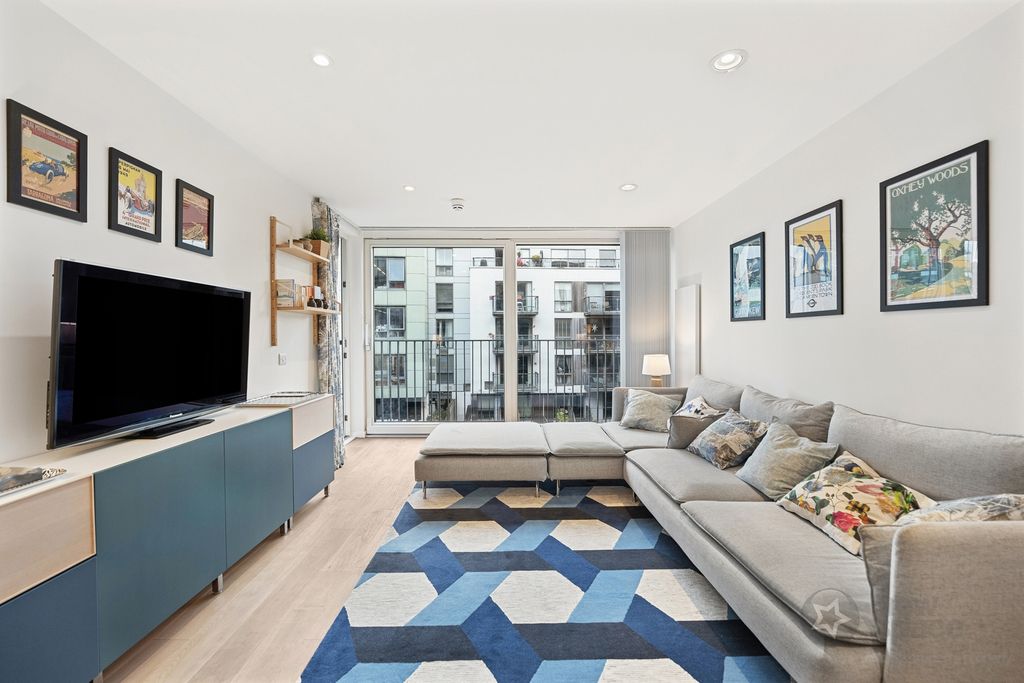 Property photo 3 of 17 Photo 2