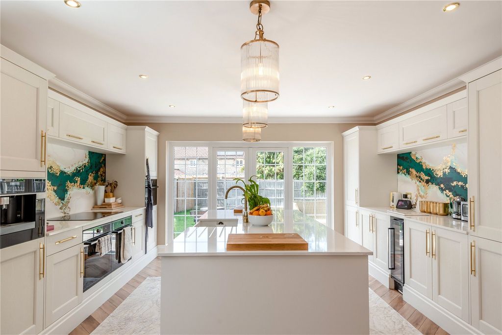 Property photo 2 of 21 Kitchen/Dining Room