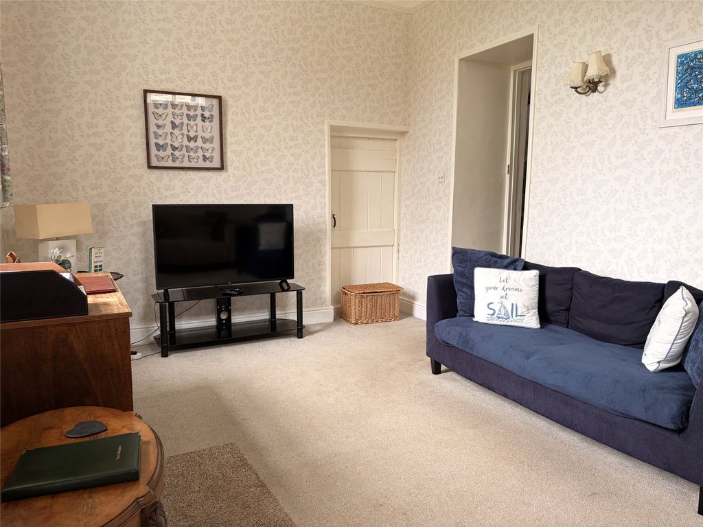Property photo 3 of 12 Picture No. 02