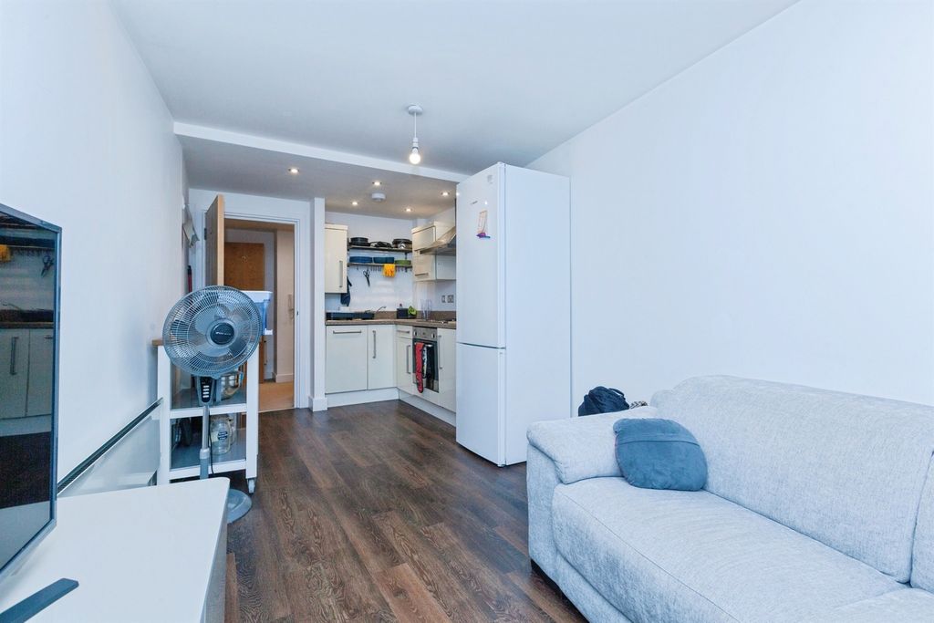 Property photo 3 of 14