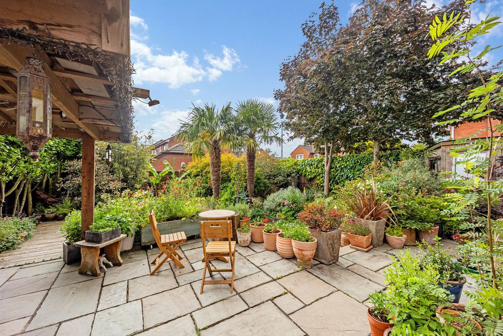 Property photo 2 of 39