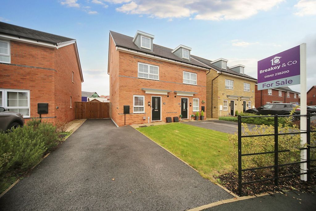 Property photo 1 of 24