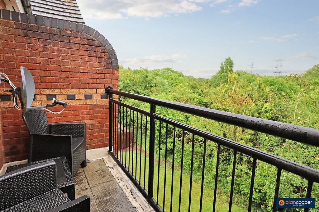 Property photo 2 of 18 4244342