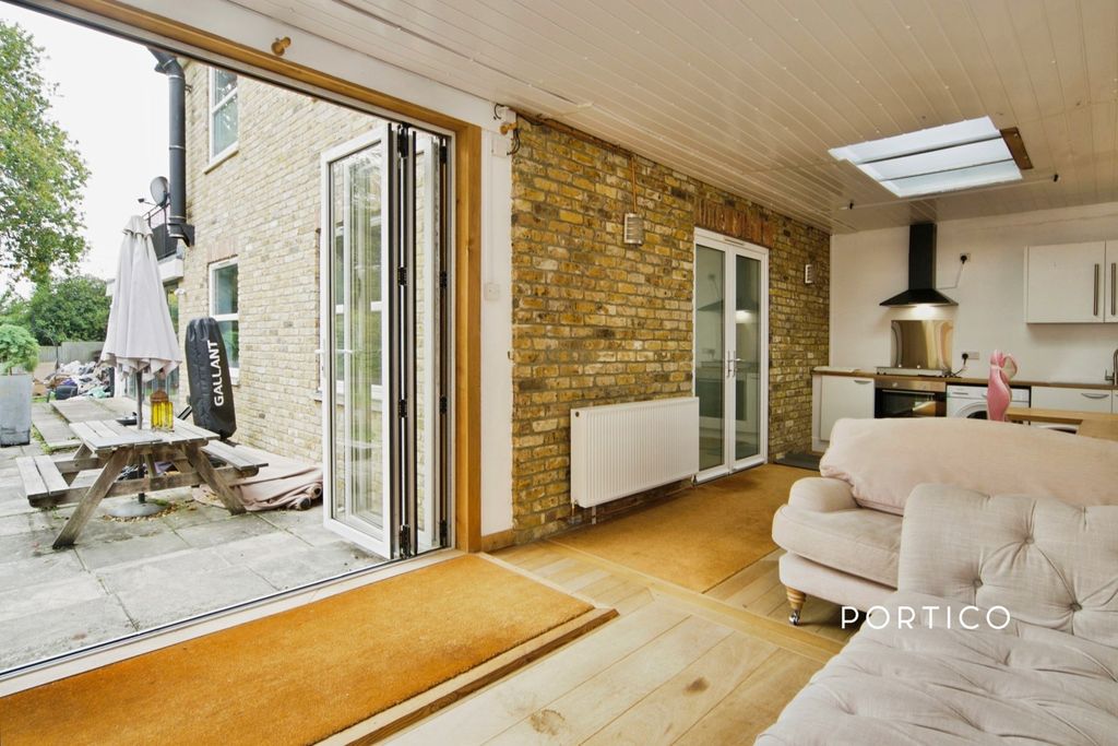 Property photo 3 of 13 Pbox-Img.Jpg