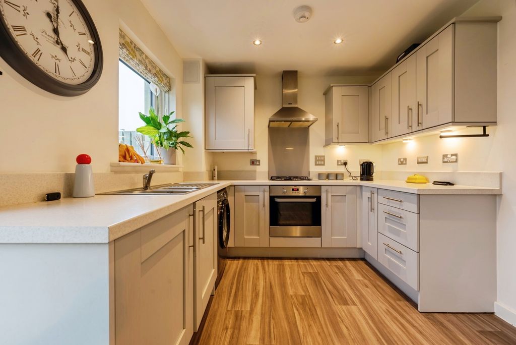 Property photo 2 of 19 Pbox-Img.Jpg