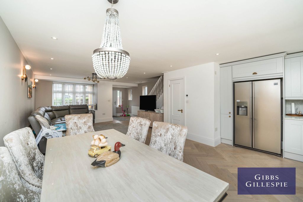 Property photo 3 of 13 10