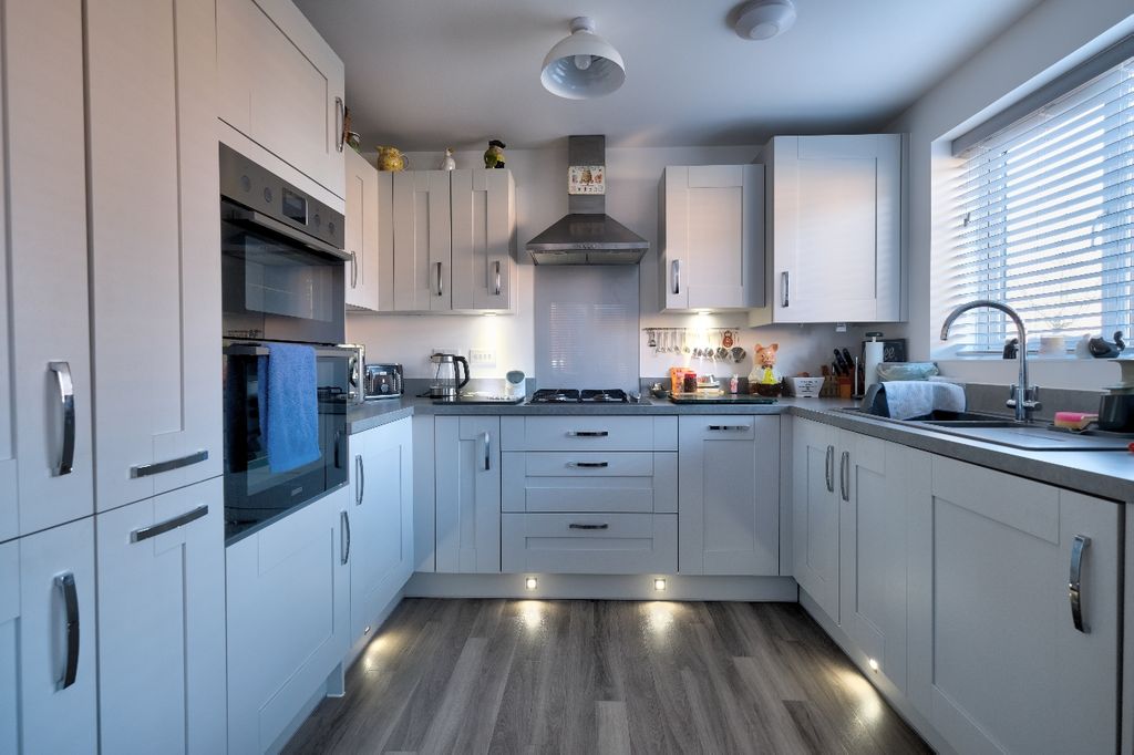 Property photo 3 of 41 Kitchen