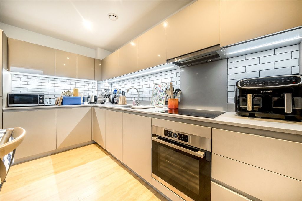 Property photo 2 of 7 Kitchen