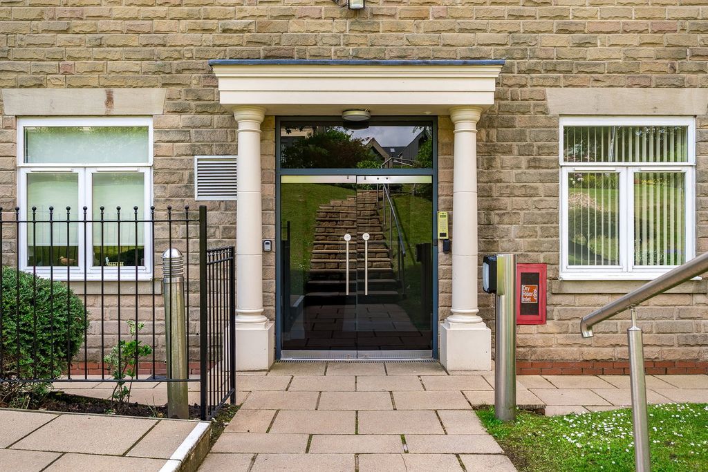 Property photo 2 of 24